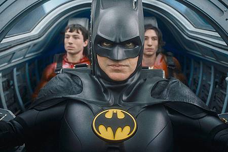 --/RTL/TM DC © 2022 WBEI/dpa | Barry Allen alias Flash (Ezra Miller) landet in der falschen Zeit.