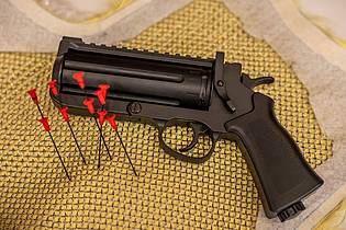 Michael Kappeler/dpa | So sieht der Nadelrevolver aus. 