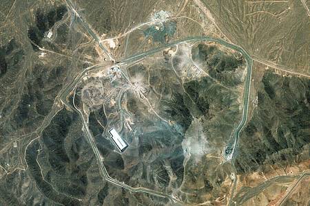 Uncredited/Maxar Technologies/AP/dpa | Nach den US-Angriffen auf Irans Atomanlagen nennt Teheran Bedingungen für neue Gespräche mit den USA. (Archivbild)  