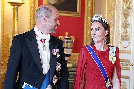 Chris Jackson/PA Wire/dpa | Prinzessin Kate (r.) und Prinz William waren lächelnd auf mehreren Bildern zu sehen.