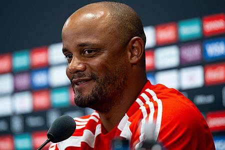 Sven Hoppe/dpa | Vincent Kompany äußert sich in Miami vor dem letzten Spiel von Leroy Sané für den FC Bayern.