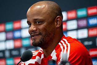 Sven Hoppe/dpa | Vincent Kompany äußert sich in Miami vor dem letzten Spiel von Leroy Sané für den FC Bayern.