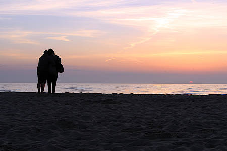 Paar im Sonnenuntergang