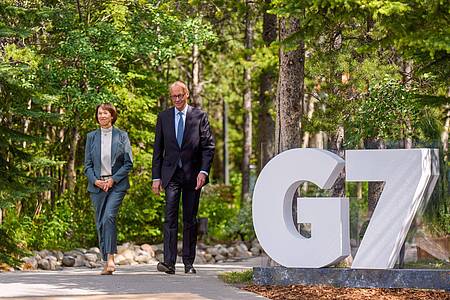 Michael Kappeler/dpa-Pool/dpa | Aussagen von Bundeskanzler Friedrich Merz zu Israel und Iran am Rande des G7-Gipfels sorgen bei einigen in Deutschland für Befremden. (Archivbild)