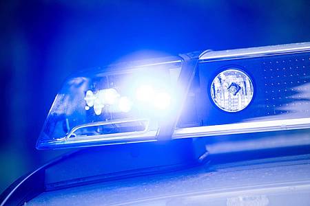 Lino Mirgeler/dpa | Die Polizei findet drei Verdächtige kurze Zeit später. (Symbolbild)