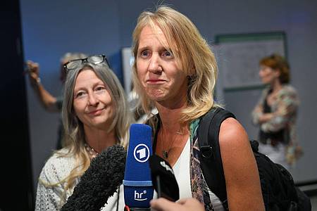 Arne Dedert/dpa | Kerstin (r.) und Carina berichteten von einer abenteuerlichen Reise nach Amman. 