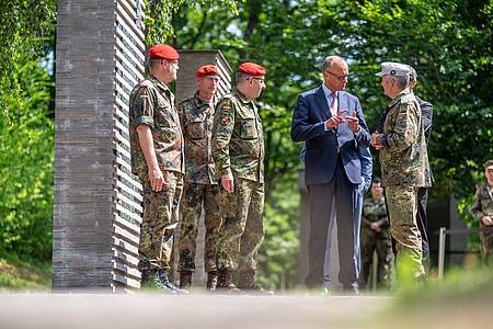 Michael Kappeler/dpa-Pool/dpa | Kanzler Merz warnt vor falschem Sicherheitsgefühl und verlang mehr Verteidigungsanstrengungen.