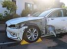 Der Volvo wurde beim Verkehrsunfall stark beschädigt.
Foto: Polizei Minden-Lübbecke