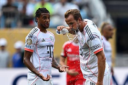 Sven Hoppe/dpa | Trinken, trinken, trinken: Harry Kane nutzt eine Spielpause.