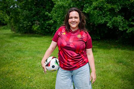 Henning Kaiser/dpa | Serien-Star Sarah Victoria Schalow («Alles was zählt») attestiert männlichen Profi-Kickern Schauspiel-Talent. 