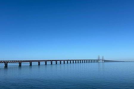 Steffen Trumpf/dpa | Die Öresundverbindung erstreckt sich über fast 16 Kilometer Länge.