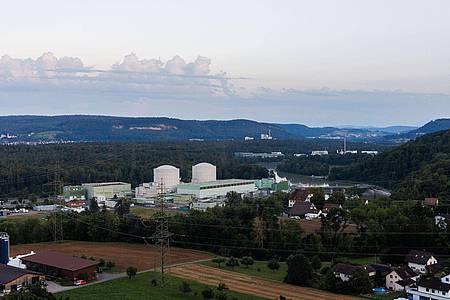 Philipp von Ditfurth/dpa | Kein Sicherheitsproblem, sondern Umweltauflagen: Deshalb wurden die Reaktoren im AKW Beznau heruntergefahren.