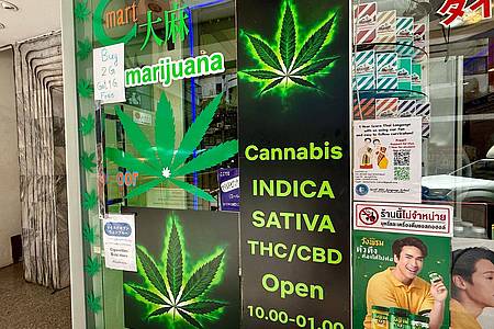 Carola Frentzen/dpa | Cannabis-Shops schossen nach der Legalisierung 2022 wie Pilze aus dem Boden. 