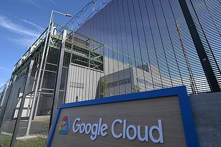 Arne Dedert/dpa | Im Großraum Frankfurt boomt der Bau von Rechenzentren, auch weil sich in der Nähe der große Internetknoten DE-CIX befindet. (Archivbild) 