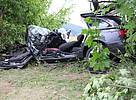 Der Audi wurde nach dem Unfall durch die Feuerwehr mit schwerem technischen Gerät aufgeschnitten. 
Foto: Polizei Minden-Lübbecke