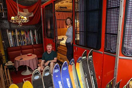 Oliver Berg/dpa | Paul Starrach aus Gießen ist versierter Camper. Die Indoor-Version erlebt er erstmals - und ist begeistert.
