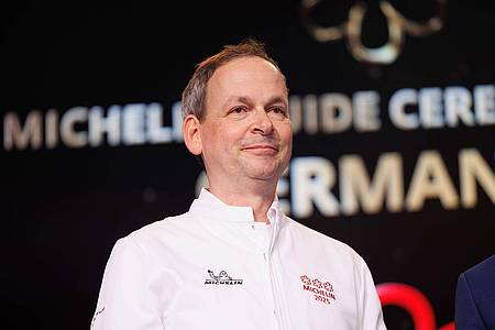 Lando Hass/dpa | «Glücklich und dankbar bin ich, dass unser Berufsstand hier vom Guide Michelin so wertgeschätzt wird», sagte Christoph Rüffer vom Restaurant Haerlin in Hamburg. 