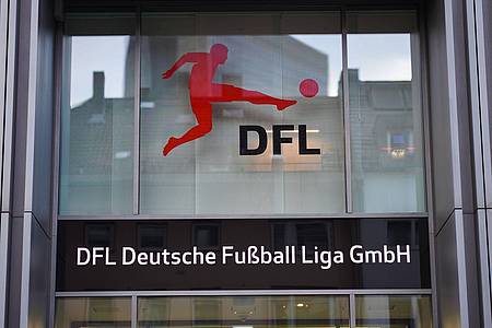 Frank Rumpenhorst/dpa | Die Deutsche Fußball Liga hat die Paarung fürs Eröffnungsspiel bekanntgegeben.