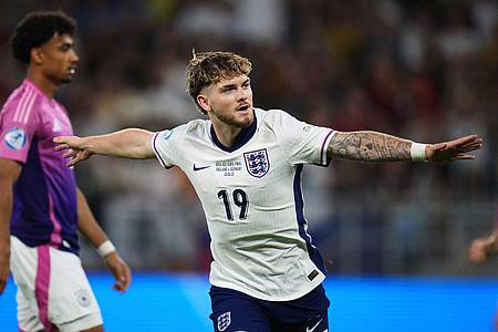 Petr David Josek/AP/dpa | Prägte Englands Offensivspiel: Torschütze Harvey Elliot vom FC Liverpool.