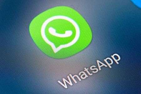 Fabian Sommer/dpa | WhatsApp gehört seit 2014 zum Facebook-Konzern. (Archivbild)