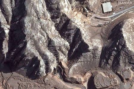 Uncredited/Maxar Technologies/AP/dpa | Laut Medienberichten wurde das iranische Atomprogramm durch die Angriffe nur um wenige Monate zurückgeworfen. (Archivbild) 