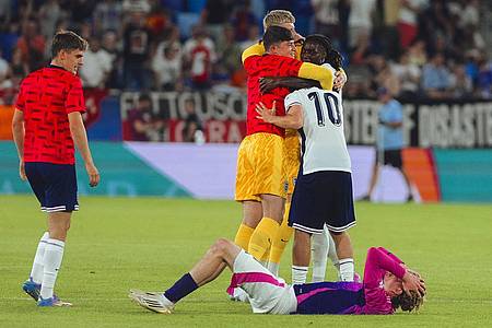 Robert Nemeti/dpa | Nick Woltemade (unten) und die U21 verpassen den EM-Titel.