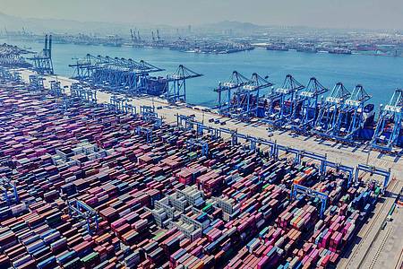 Uncredited/CHINATOPIX/AP/dpa | Trotz des Handelskonflikts mit den USA ist Chinas Wirtschaft im zweiten Quartal deutlich gewachsen. Doch viele Probleme bleiben ungelöst. (Archivbild) 