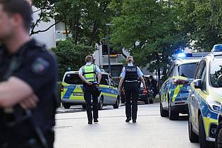 Tim Olbermann/dpa | Bei einer Massenschlägerei mit bis zu 100 beteiligten Menschen in Heiligenhaus in Nordrhein-Westfalen sind sieben Menschen verletzt worden.
