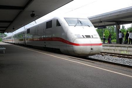 ICE am Mindender Bahnhof 