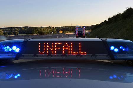 Stefan Puchner/dpa | Im Landkreis Gifhorn sind bei einem Unfall mit einem Reisebus mehrere Menschen verletzt worden. (Symbolbild)