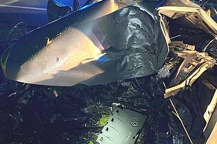 Der Fahrer verlor die Kontrolle über seinen Wagen und krachte gegen einen Baum.
Foto: Polizei Minden-Lübbecke