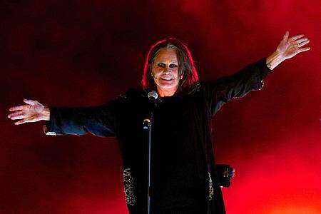 David Davies/PA Wire/dpa | Osbourne, der die Nervenkrankheit Parkinson und weitere gesundheitliche Probleme hat, hatte den Auftritt als sein letztes Konzert angekündigt. (Archivbild)