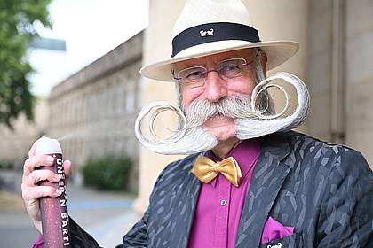 Bernd Weißbrod/dpa | 30 Minuten am Tag investiert der 68-Jährige in sein Bart-Styling.
