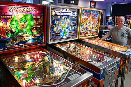 Jens Kalaene/dpa | Seit Jahren erlebt der Flipper ein Revival dank Retro-Trend, Sammlern und einigen Herstellern.