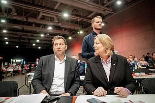 Kay Nietfeld/dpa | Der Parteitag hinterlässt die neue SPD-Spitze nachdenklich. 