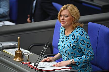Katharina Kausche/dpa | Bundestagspräsidentin Klöckner verweist auf die Verpflichtung zur Neutralität. (Archivbild) 
