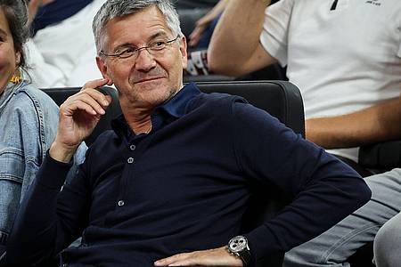 Christian Charisius/dpa | Herbert Hainer stärkt Uli Hoeneß im Streit mit Lothar Matthäus den Rücken. 