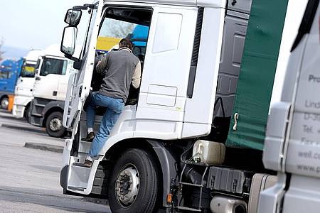Uwe Anspach/dpa/dpa-tmn | Je nach Beruf hat Hitze unterschiedliche Auswirkungen - entsprechend müssen Arbeitgeber reagieren. 
