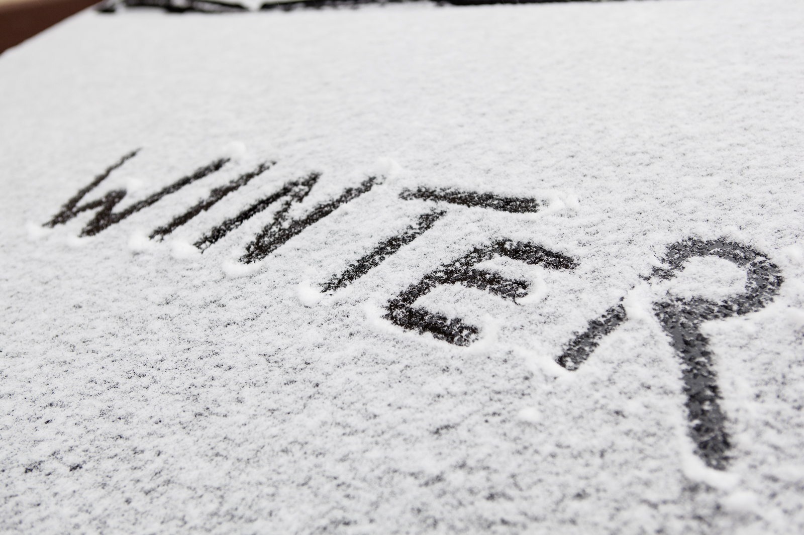 Schriftzug "Winter" im Schnee