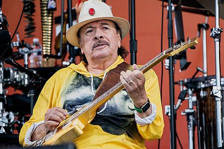 Amy Harris/Invision via AP/dpa | Santana fühlt sich mit 77 stärker denn je. (Archivbild)