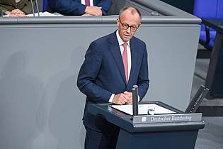 Katharina Kausche/dpa | Merz weist Vorwürfe von Weidel scharf zurück. 