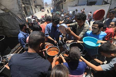Omar Ashtawy/APA Images via ZUMA Press Wire/dpa | Mehrere Gemeinden in Gaza haben wegen ausbleibender Treibstoffversorgung die Einstellung kommunaler Dienstleistungen angekündigt. (Archivbild) 