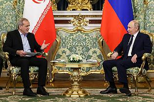 Vyacheslav Prokofyev/Pool Sputnik Kremlin/AP/dpa | Russland und der Iran haben eine strategische Partnerschaft geschlossen - allerdings ohne eine Klausel über einen gegenseitigen militärischen Beistand. (Archivbild)