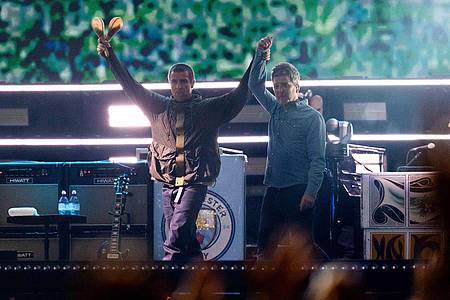 Scott A Garfitt/Invision/AP/dpa | Liam und Noel Gallagher sind wieder auf der Bühne vereint.