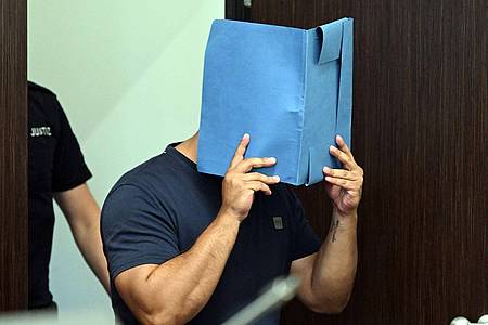 Federico Gambarini/dpa |  Der Angeklagte erreichte unter dem Namen «Abdelhamid» als Prediger bei Tiktok und Instagram Hunderttausende Follower. (Archivbild)