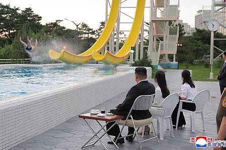 ---/KCNA via YNA/dpa | Machthaber Kim Jong Un weiht eine neue Touristenanlage an der nordkoreanischen Ostküste ein.