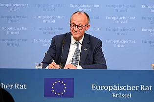 Ansgar Haase/dpa | Hat sich «ausgesprochen wohl gefühlt»: Bundeskanzler Friedrich Merz bei seinem ersten EU-Gipfel in Brüssel.