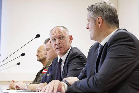 Erwin Scheriau/APA/dpa | Österreichs Innenminister informierte mit Ermittlern über die bisherigen Erkenntnisse.