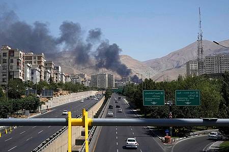 Vahid Salemi/AP/dpa | Nach den israelischen Angriffen hatten viele Menschen Teheran verlassen. (Archivbild)