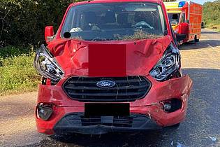 Der Ford wurde stark beschädigt. Foto: Polizei Minden-Lübbecke